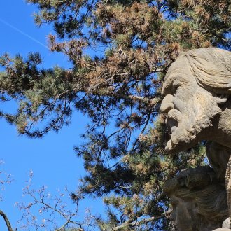 Entre le Scylla de l'oubli et le Charybde du souvenir
