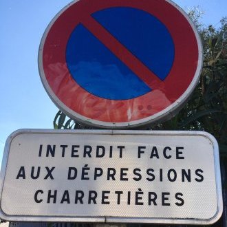 Interdit face aux dépressions charretières