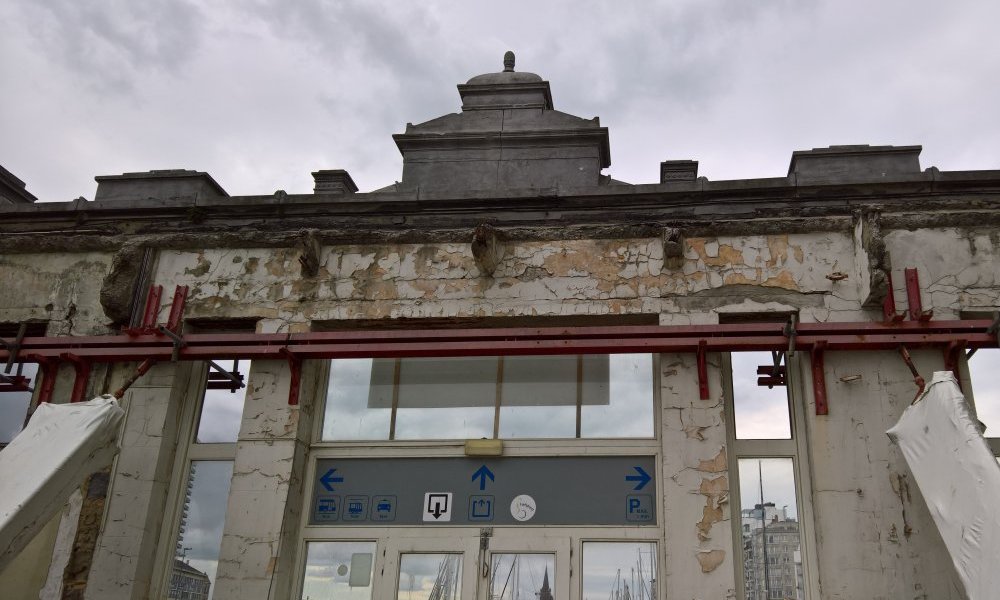 Mainmorte d'aplomb