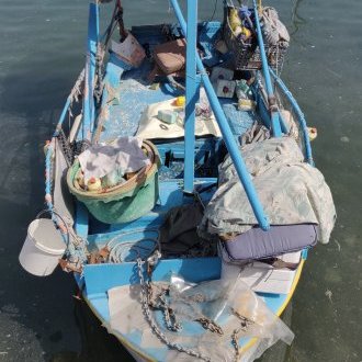 La mer blasée en toile de fond Bb