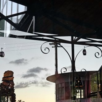 La nuit tombe et c'est son droit