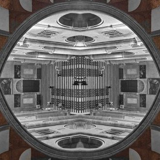 Couvercle posé sur le gouffre de la vacillation