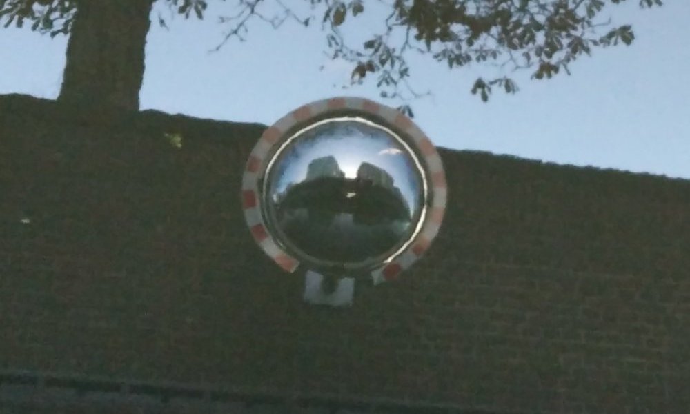 Regard jeté à la dérobée