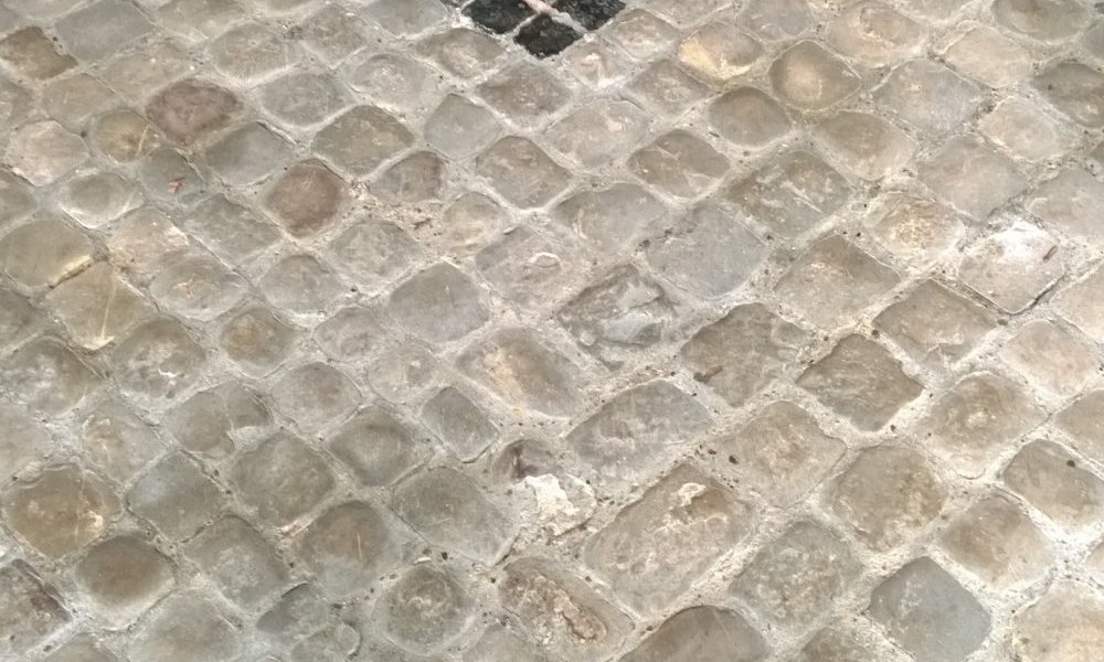 Se contenter d'être