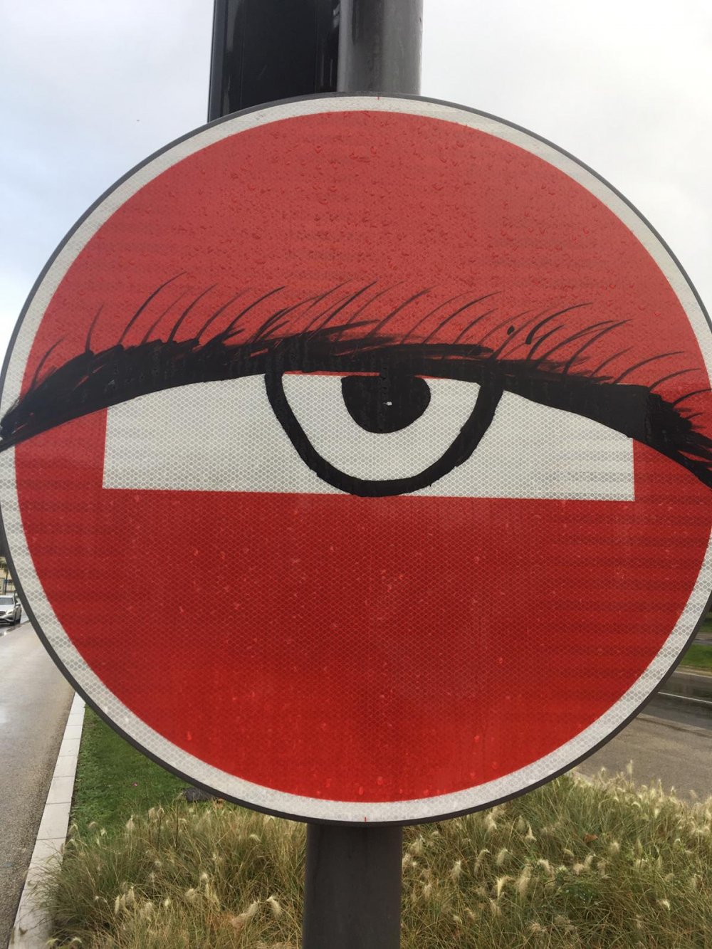 Oeil sens interdit
