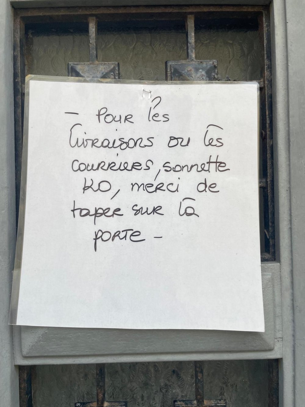 Merci de taper sur la porte