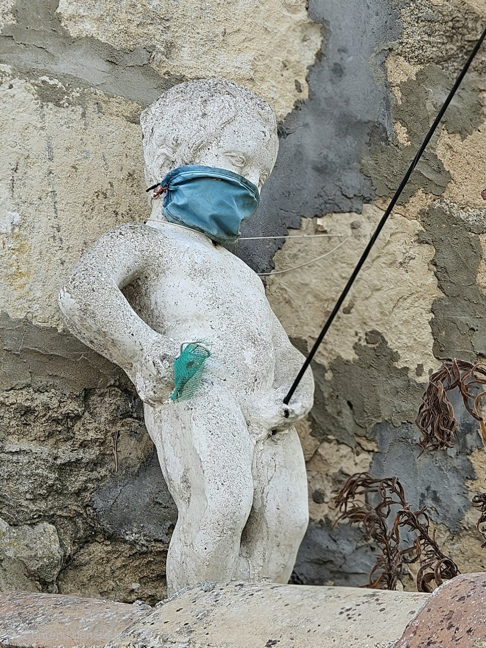 Petit bras pisse-trois-gouttes