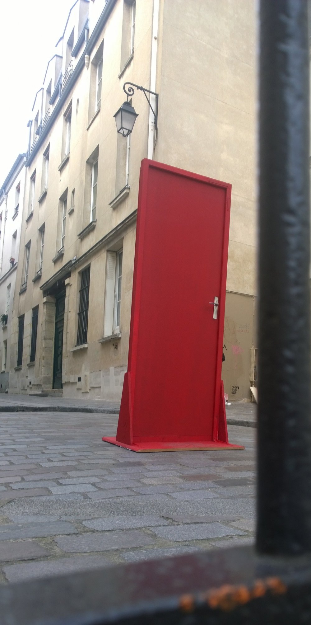 Plus loin s'en vont les secrets.