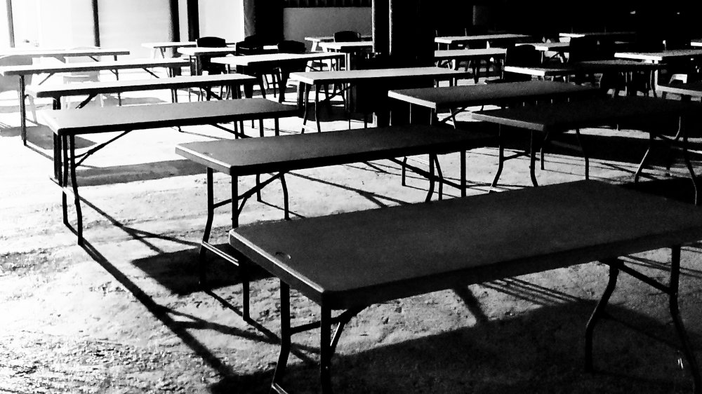 Le silence jaillit de partout