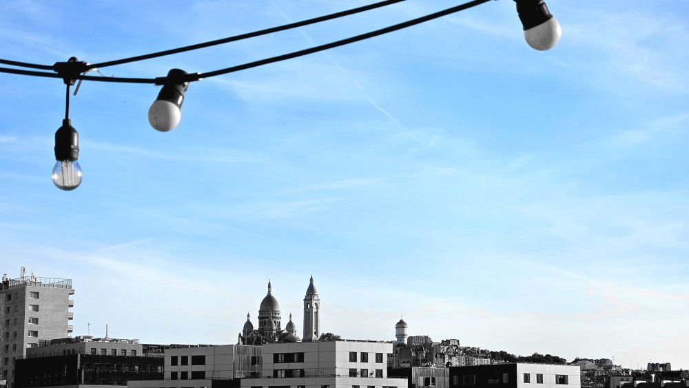 Éclairer d'une lumière aussi crue