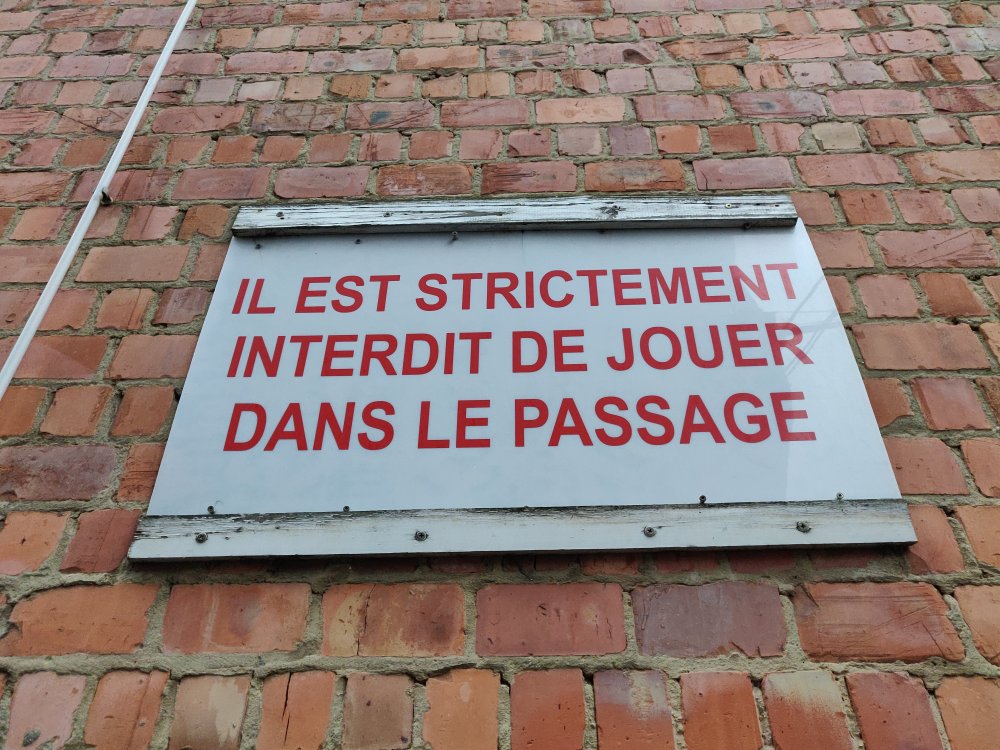 Strictement interdit de jouer