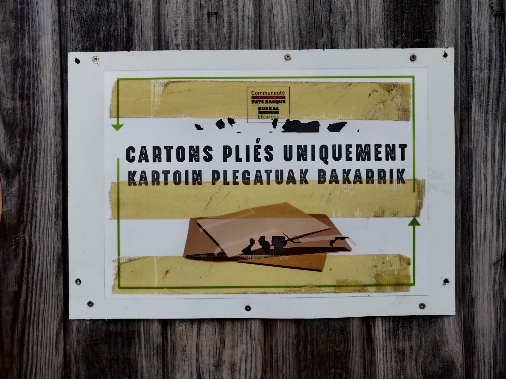Cartons pliés uniquement