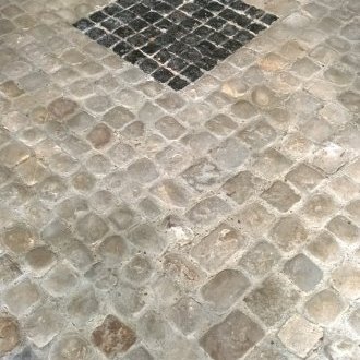 Se contenter d'être