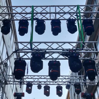 Dans la commotion du moment présent