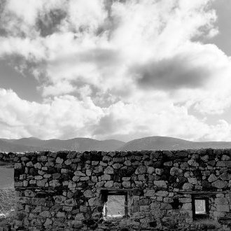 Dans le silence et le déni