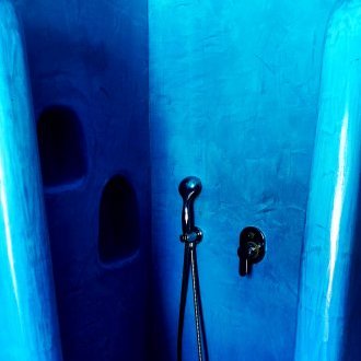 Face au mur, face au ciel