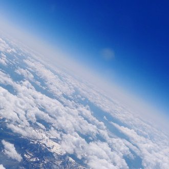 Cheminer comme sous un parapluie