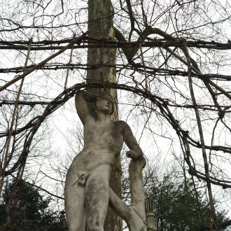 Tiré à quatre épingles