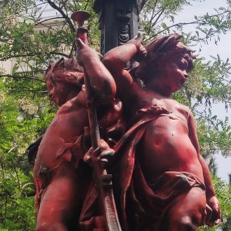 De gros bébés roses et mafflus