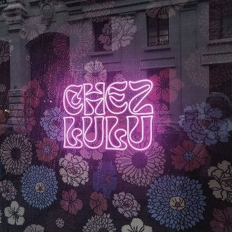 Ululement tirant de l'hébétude