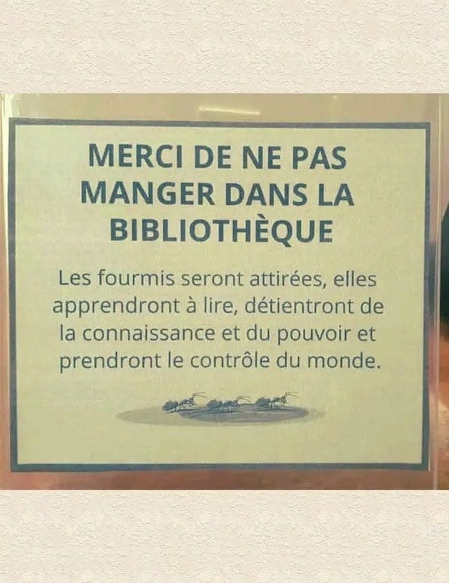 Manger dans la bibliothèque
